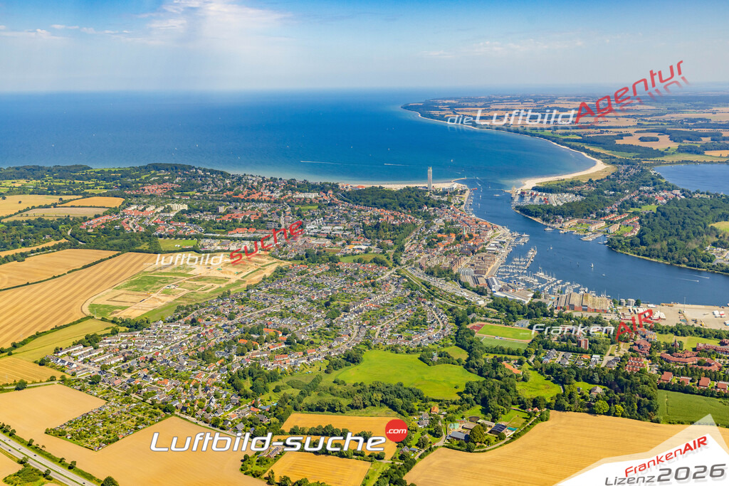 Klassische Luftaufnahme ohne Drohne zeigt: bei Lübeck - Die Luftbildaufnahme wurde 2025 vom UL-Flugzeug heraus erstellt ( keine Drohnenaufnahme ) - Hochauflösende Luftaufnahme -Nicht vergleichbar mit Google Maps oder Satelittenbilder- Die Geschenkidee !Mit Lizenz und Bildrechte bestellbar