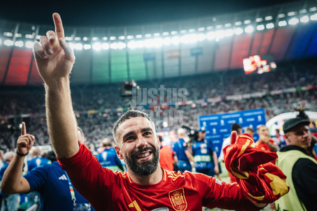 Fußball | Herren | UEFA-Fußball-Europameisterschaft 2024 | Finale | Spanien vs. England | 14.07.2024 | Dani Carvajal (#2, Spanien) jubelt nach dem Sieg