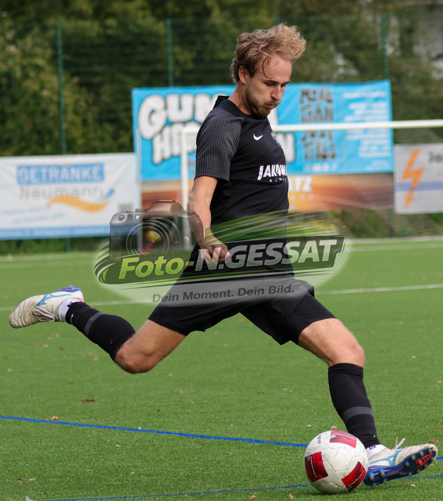 BV Stift Quernheim - TuS Dielingen | Auf dem Bild zu sehen: schwarz BV Stift Quernheim: Jarno Grote BV Stift Quernheim, TuS Dielingen, Saison 26/27, Bezirksliga, Stift Quernheim, Deutschland - Realisiert mit Pictrs.com