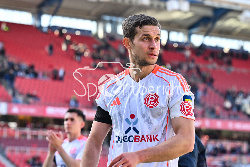 1. FC Nürnberg - Fortuna Düsseldorf | NUREMBERG, GERMANY - 07. MARCH:  im Bild  Tim OBERDORF (Fortuna Düsseldorf 15) / Einzelfoto / Freisteller nach dem Match zwischen dem 1. FC Nürnberg und Fortuna Düsseldorf am 25. Spieltag der 2. Bundesliga im Max Morlock Stadion / DFL REGULATIONS PROHIBIT ANY USE OF PHOTOGRAPHS AS IMAGE SEQUENCES AND/OR QUASI-VIDEO