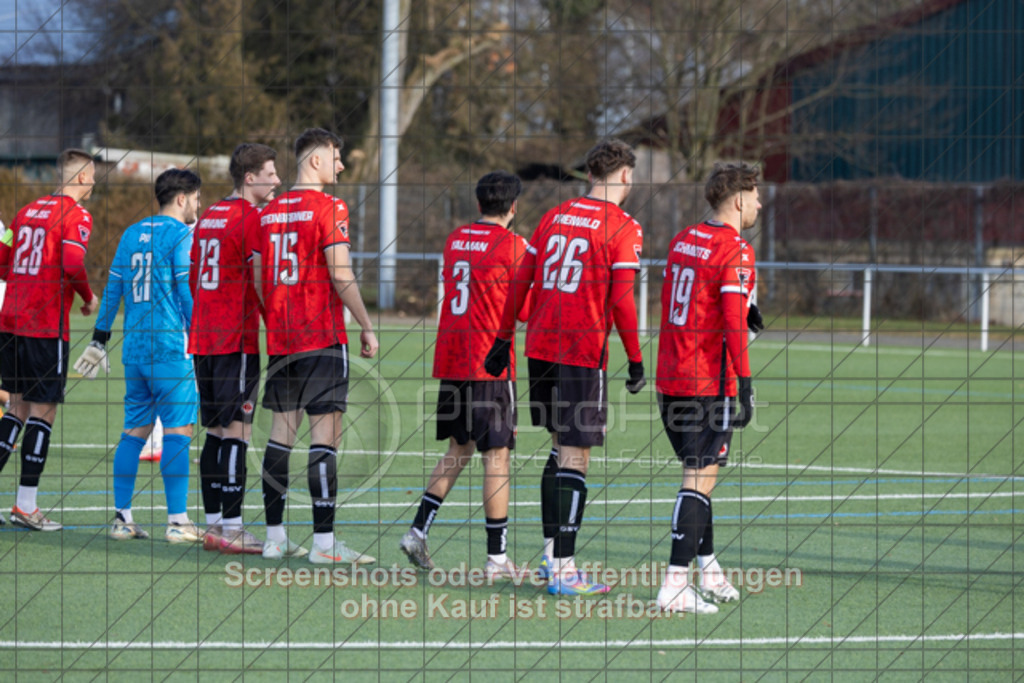 20260117_135952_0014 | #,1.Göppinger SV (rot) vs. FC Esslingen (weiß), Fußball, Freundschaftsspiel, wfv,Saison 2025/2026, Kunstrasenplatz Nord, Hohenstaufenstr. 116, 73033 Göppingen, 17.01.2026 - 14:00 Uhr,Foto: PhotoPeet-Sportfotografie/Peter Harich