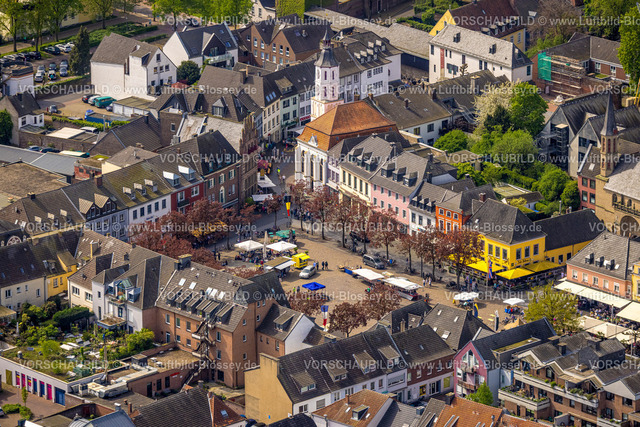 Xanten240402355 | Luftbild, Altstadt Marktplatz und Stände in der Fußgängerzone, evang. Kirche Xanten, Xanten, Niederrhein, Nordrhein-Westfalen, Deutschland