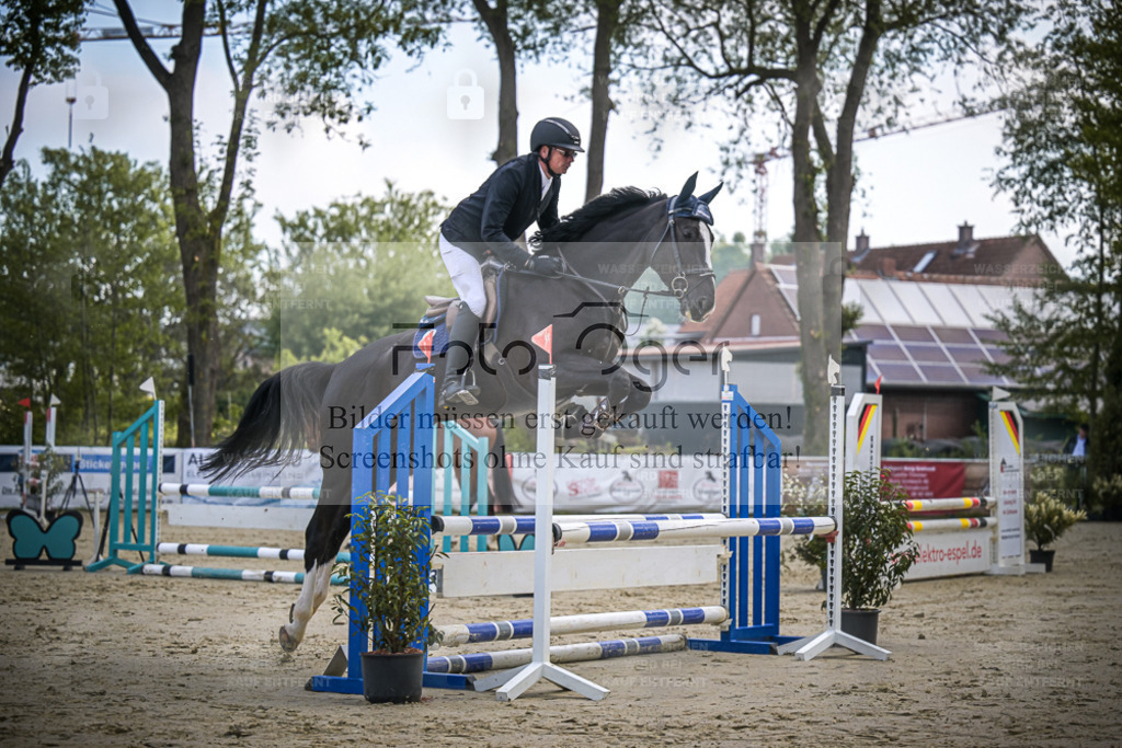 DOS_3791 | Entdecke hochwertige Reitturnierfotos von Foto Oger. Professionell, emotional und authentisch – jetzt Lieblingsmomente im Shop bestellen. - Realisiert mit Pictrs.com