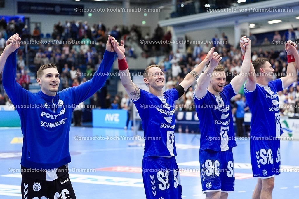 xYDR28052501061 | 28.05.2025, xydrx, Handball, 1.HBL, VFL Gummersbach - FRISCH AUF! Goeppingen, Schwalbe-Arena: Dominik Kuzmanovic (VFL Gummersbach #1) Tilen Kodrin (VFL Gummersbach #5) Kristjan Horzen (VFL Gummersbach #27) Stepan Zeman (VFL Gummersbach #66) jubelnd, nach dem Sieg