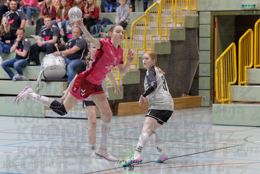 Hessenmeisterschaft wJC - Spiel um Platz 3; TuS Kriftel - SG Schenklengsfeld | Hessenmeisterschaft wJC - Spiel um Platz 3; TuS Kriftel - SG Schenklengsfeld am 22.03.2025 in Biedenkopf (Sporthalle Lahntalschule)Photo © 2025 - Jörg Heinrich - Realisiert mit Pictrs.com
