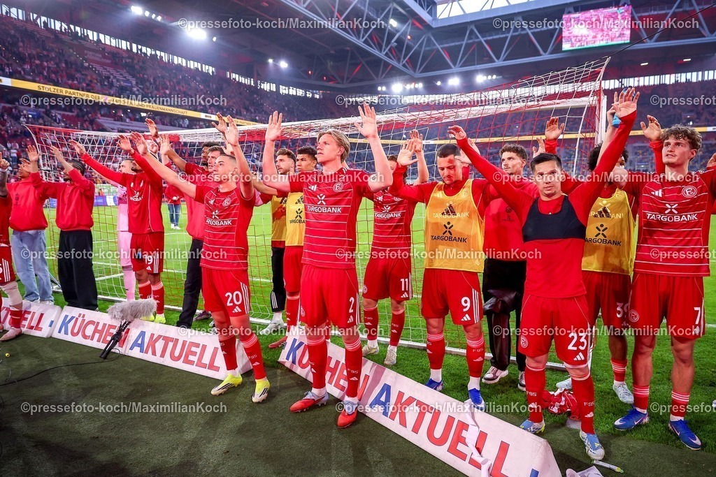 F9524042601066 | 24.04.2026, Fußball, Fortuna Düsseldorf - SC Dynamo Dresden, 2. Fußball Bundesliga, Herren, Merkur Spiel-Arena, 31. Spieltag, Saison 2025 2026: Abschlussjubel nach dem 3:0 Sieg für die Fortuna. Erleichterung Erleichterte Gesichter bei den Spielern. Marin Ljubicic&nbsp;(Fortuna Düsseldorf #20) Jesper Daland (Fortuna Düsseldorf #02) Zan Celar&nbsp;(Fortuna Düsseldorf #09) Shinta Appelkamp&nbsp;(Fortuna Düsseldorf #23)   DFB regulations prohibit any use of photographs as image sequences and or quasi-video.