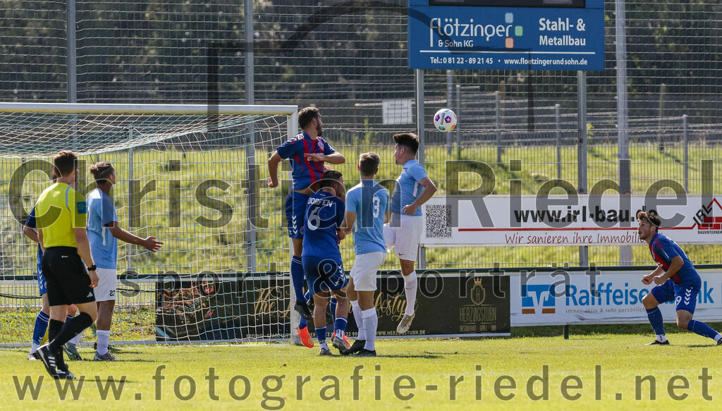 2023-09-16_041_FC_Langengeisling_gegen_TSV_Dorfen | Erding, Deutschland, 16.09.2023:
Fußball, Bezirksliga Oberbayern Ost 2023 / 2024, 9. Spieltag, FC Langengeisling gegen TSV Dorfen, Endergebnis: 3:1

Maximilian Birnbeck (FC Langengeisling, #27), Michael Eder (TSV Dorfen, #30), Florian Brenninger (TSV Dorfen, #6), Niko Simak (FC Langengeisling, #3), Maximilian Maier (FC Langengeisling, #10)

Foto: Christian Riedel / fotografie-riedel.net