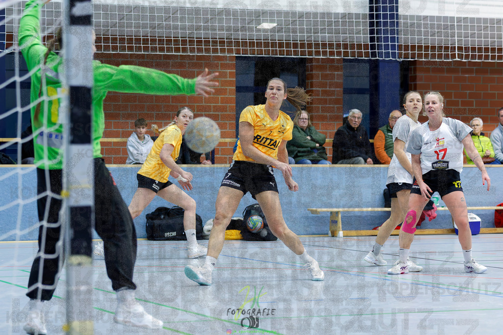 Frauen Oberliga Mitte (HHV); HSG Eibelshausen/Ewersbach - HSG Wettenberg II | Frauen Oberliga Mitte (HHV); HSG Eibelshausen/Ewersbach - HSG Wettenberg II am 13.12.2025 in Steinbrücken (Sporthalle am Hammerweiher)Photo © 2025 - Jörg Heinrich - Realisiert mit Pictrs.com