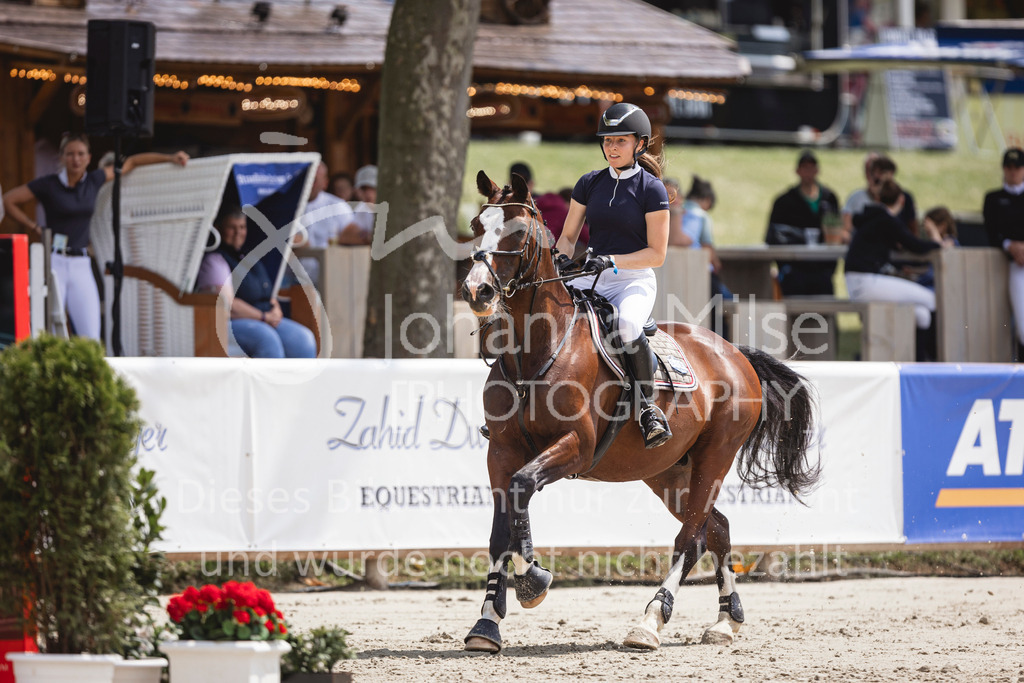 240711_BHO_L-Stil-1-431 | Deine schönsten Turniermomente als professionelle Fotos! Entdecke hochwertige Pferdesport-Fotografie im Online-Shop. Jetzt Fotos finden & bestellen!
