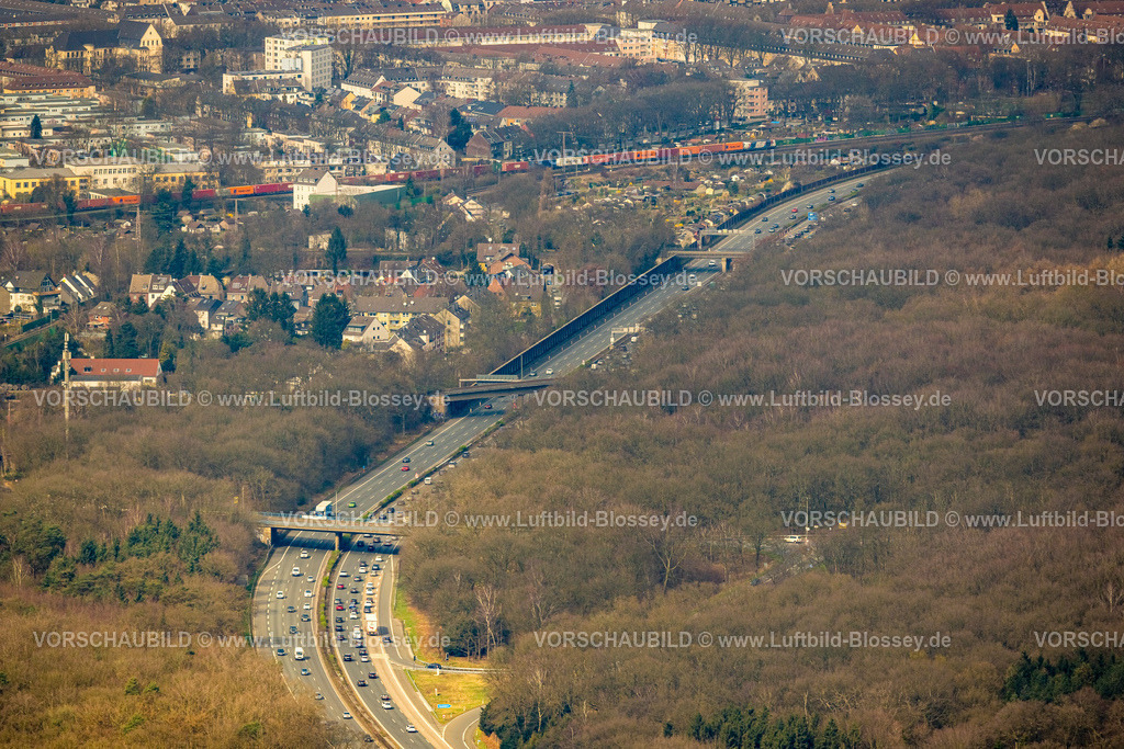 Duisburg240302773 | Luftbild, BAB Autobahn A3, Straßenverkehr und 
Waldgebiet, Neudorf, Duisburg, Ruhrgebiet, Nordrhein-Westfalen, Deutschland, Duisburg-S