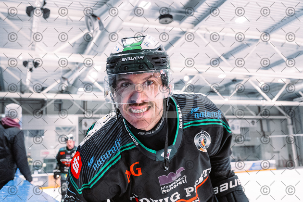 Alligators_vs_Passau_03_12_2025-83 | Höchstadt Alligators Fotogalerie: Eishockey-Action aus Franken. Professionelle Spielfotos, Portraits & Stadionbilder zum Download. Jetzt entdecken! - Realisiert mit Pictrs.com