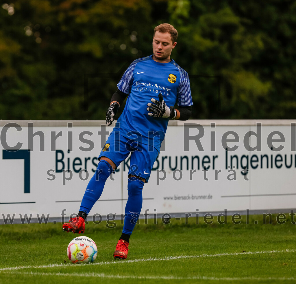 2023-08-09_105_FC_Moosinning_II_gegen_SpVgg_Altenerding | Moosinning, Deutschland, 09.08.2023:
Fußball, Kreisliga 2023 / 2024, 3. Spieltag, FC Moosinning II gegen SpVgg Altenerding, Endergebnis: 1:1

Torwart David Auerweck (FC Moosinning, #27)

Foto: Christian Riedel / fotografie-riedel.net