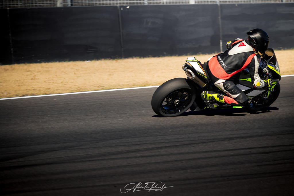 Ducati Trackday Hockenheimring 2026 | Entdecken Sie die faszinierende Welt von Alexander Tschuncky Arts: Kreative Fotografie, atemberaubende Automobilkunst und hochwertiger Bilderdruck. Lassen Sie sich inspirieren! - Realisiert mit Pictrs.com