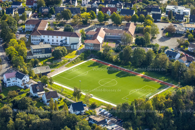 Arnsberg230904706 | Luftbild, Sportplatz Schreppenberg und Fröbelschule, Obereimer, Arnsberg, Sauerland, Nordrhein-Westfalen, Deutschland