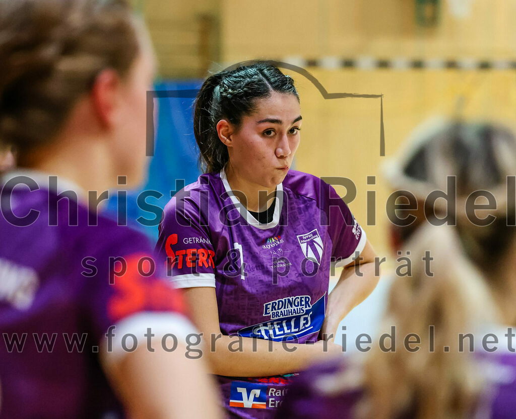 2023-12-17_069_SpVgg_Altenerding_II_gegen_HF_Scheyern | Erding, Deutschland, 17.12.2023:
Handball, Bezirksliga Frauen Altbayern 2023 / 2024, 9. Spieltag, SpVgg Altenerding II gegen HF Scheyern, Endergebnis: 22:26

Michelle Gruber (SpVgg Altenerding, #7)

Foto: Christian Riedel / fotografie-riedel.net