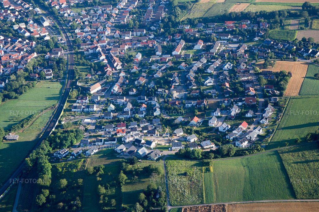Luftbild: Kraichgaustr im Ortsteil Heidelsheim in Bruchsal im Bundesland Baden-Württemberg in Deutschland. Foto: IMG_092303.jpg vom 01.08.2016 durch Werner Riehm/FLY-FOTO.de