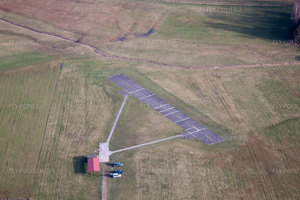 Vue aérienne: Aérodrome miniature à Griesbach dans le département Bas Rhin, France. Photo: IMG_38692.jpg prise le 20/03/2011 par Werner Riehm/FLY-FOTO.eu – Résolution de l'original: 4752 x 3168 px