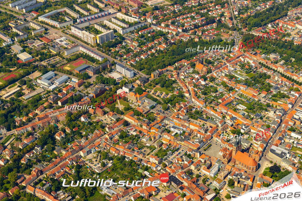 Luftbild der Stadt Stendal - Die Luftaufnahme wurde 2025 vom UL-Flugzeug heraus erstellt ( keine Drohne ) - Hochauflösende Luftaufnahme - für professionelle Ausdrucke geeignet. Die Geschenkidee !Hier alle&nbsp;Infos zur Lizenzierung der LuftaufnahmeWir fliegen auch dieses Jahr wieder in Ihre Region um Luftbilder zu erstellen.- Luftbild anfragen