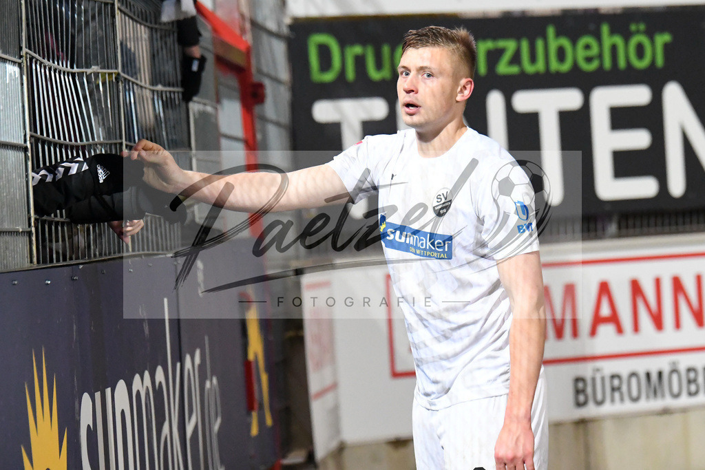 20200129_OSNSVS_0082JPG | Fußball, Herren: Aleksandr Zhirov (SV Sandhausen) schaut beim Spiel der 2. Bundesliga zwischen VfL Osnabrück vs. SV Sandhausen am 29.01.2020 im Stadion an der Bremer Brücke in Osnabrück, Deutschland.(Foto von Nico Paetzel) - Realisiert mit Pictrs.com