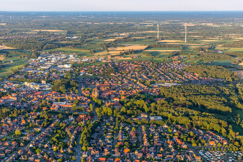 Luftbild: Stadtübersicht aus Westen im Ortsteil Velen-Dorf in Velen im Bundesland Nordrhein-Westfalen in Deutschland. Foto: IMG_008071.jpg vom 12.07.2020 durch Werner Riehm/FLY-FOTO.de