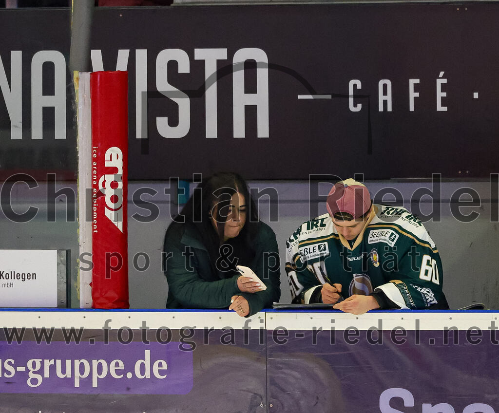 2025-12-28_044_TSV_Erding_gegen_onesto_Tigers_Bayreuth | Erding, Deutschland, 28.12.2025:Eishockey, Oberliga Süd 2025 / 2026, 31. Spieltag, TSV Erding gegen onesto Tigers Bayreuth, Endergebnis: 6:5 n.V.Torwart Nico Wimmer (Erding Gladiators, #60)Foto: Christian Riedel / fotografie-riedel.net