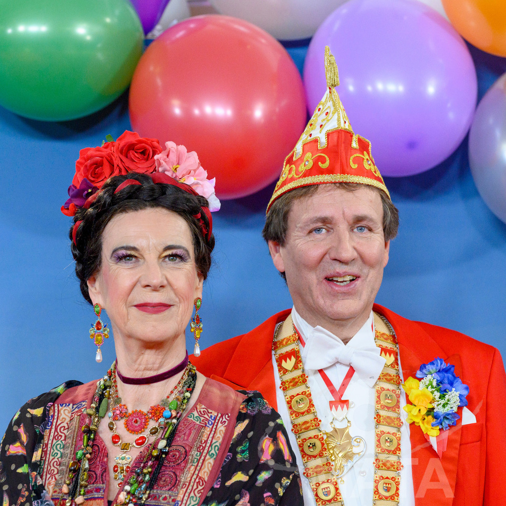 _DWA1553-2 | Intendantin, Bayerischer Rundfunk
Katja Elisabeth Wildermuth (links) mit Marco Anderlik, Präsident Fastnacht-Verband Franken e.V. bei der TV-Sendung Fastnacht in Franken 2024. Veitshöchheim, 02.02.2024 Bayern Deutschland - Realisiert mit Pictrs.com