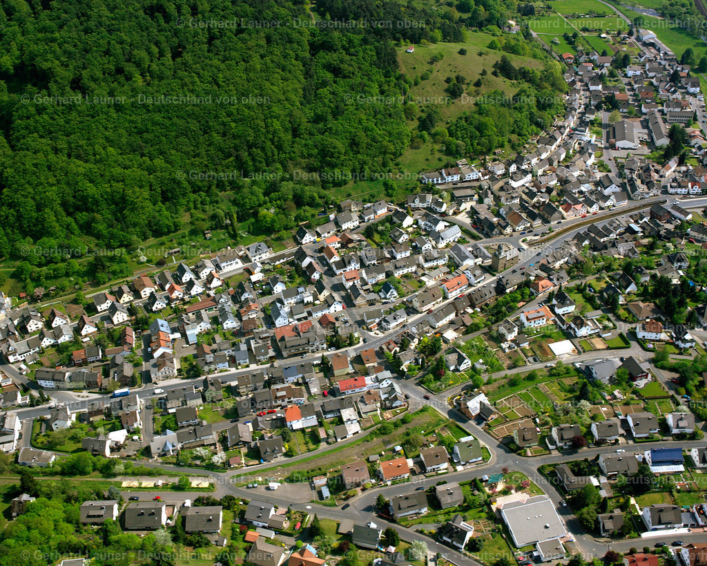 2610380 | NIEDERSCHELD 09.06.2006 Ortsansicht der Straßen und Häuser der Wohngebiete in Niederscheld im Bundesland Hessen, Deutschland // Town View of the streets and houses of the residential areas in Niederscheld in the state Hesse, Germany Foto: Gerhard Launer
