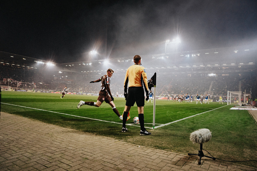 HEV06592 | Der offizielle Shop für FC St. Pauli Fotos. Wähle aus Spielszenen & Fanmomenten dein FCSP Wunschformat. Wir liefern Millerntor-Atmosphäre.