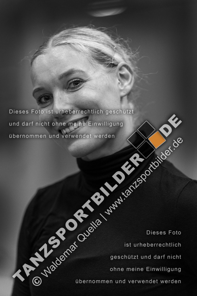 20231020-01405 | Hier finden Sie Tanz Bilder vom Latein und Standard Formationen tanzen. Sportbilder vom Tanzsport. Schöne Fotos und von Weltmeisterschaft, Europameisterschaft, Bundesliga, Regionalliga, Oberliga und Landesliga sowie von GOC Stuttgart, DanceComp, WM Bremen
