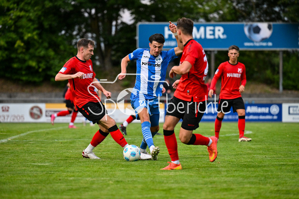 TSV Aindling - FV Illertissen | im Duell David BURGHART (Aindling 21) und Denis MILIC (Illertissen 21) / Zweikampf / Verbandspokal Bayern: TSV Aindling - FV Illertissen, TSV Aindling Hauptplatz am 05.08.2025