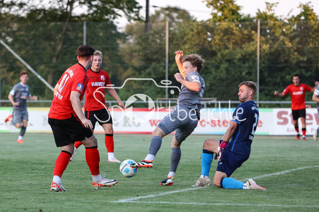TSV Aindling - VfB Eichstätt | Die Szene vor dem 1-1 / TSV #11 legt auf TSV #7