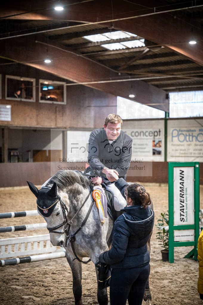 Hallenreittunier Voxtrup 2023 | Entdecke hochwertige Reitturnierfotos von Foto Oger. Professionell, emotional und authentisch – jetzt Lieblingsmomente im Shop bestellen.Deutschlandweite Turnierfotografie. - Realisiert mit Pictrs.com