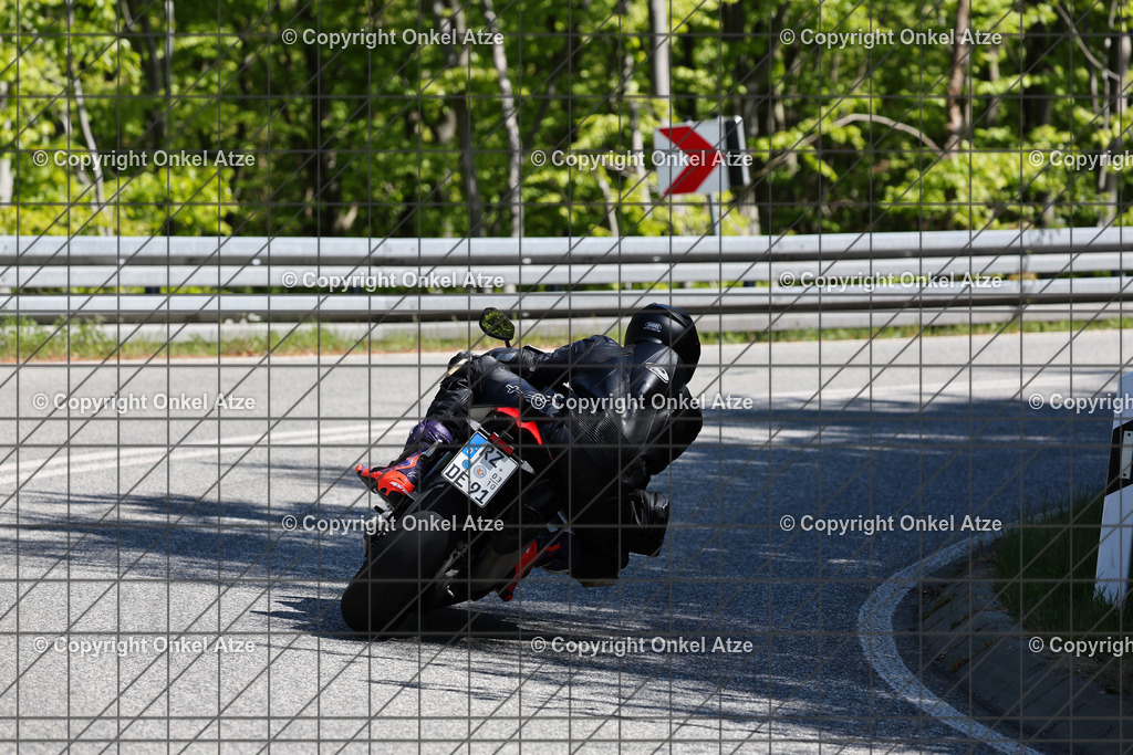 IMG_8546 | Fotograf am Kyffhäuser. Onkel Atze. Kyffhäuser Rennstrecke. Café36. Motorsportfotografie. - Realisiert mit Pictrs.com