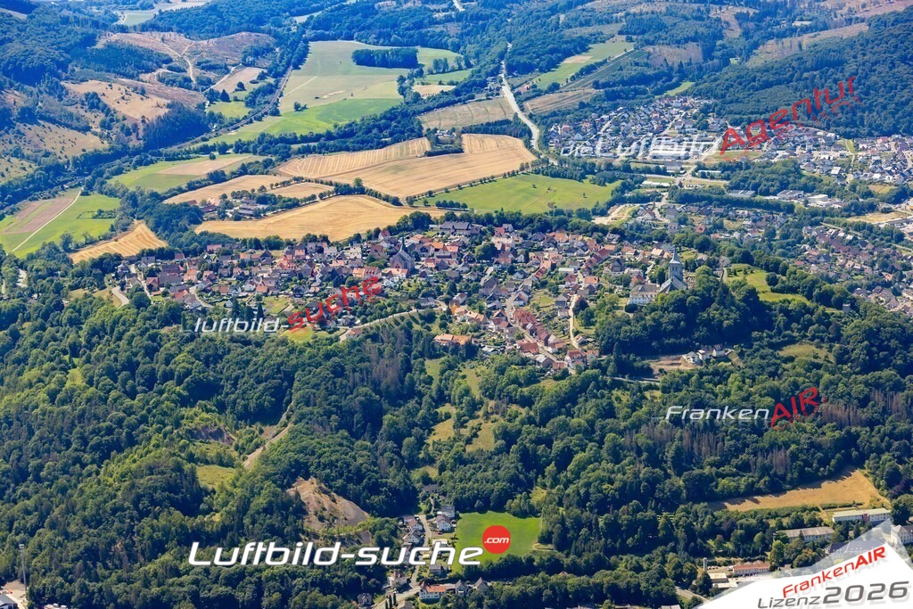 Die Luftaufnahme Obermarsberg - Marsberg wurde 2022 vom Flugzeug aus (keine Drohne) erstellt. Hohe Auflösung -für große Poster und Wandbilder geeignet - Garantiert!