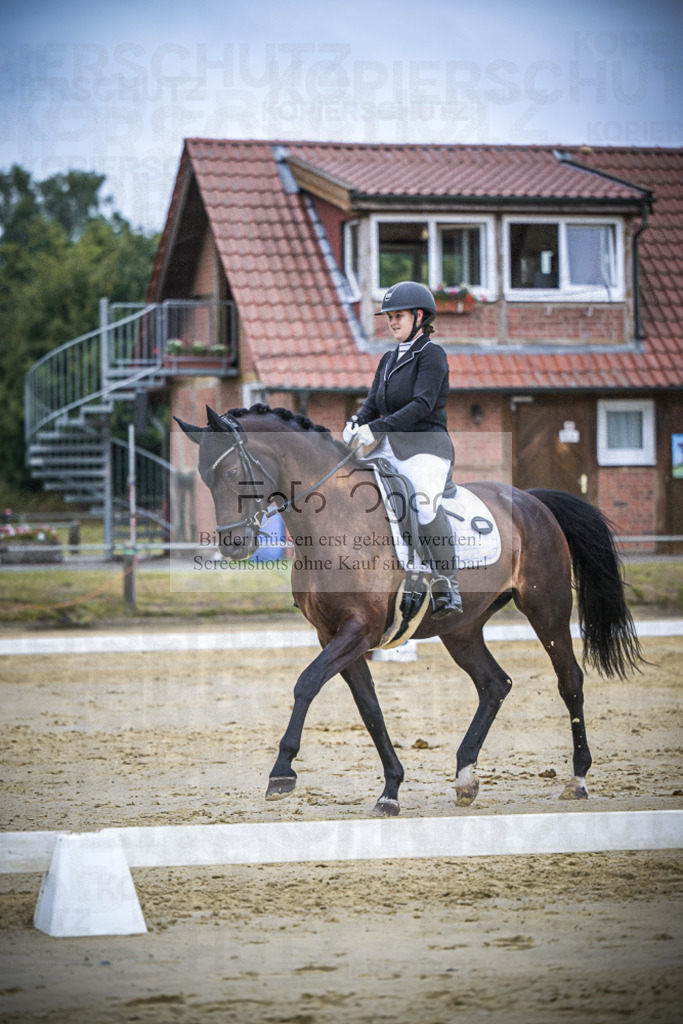 DOS_3992 | Entdecke hochwertige Reitturnierfotos von Foto Oger. Professionell, emotional und authentisch – jetzt Lieblingsmomente im Shop bestellen.Deutschlandweite Turnierfotografie. - Realisiert mit Pictrs.com
