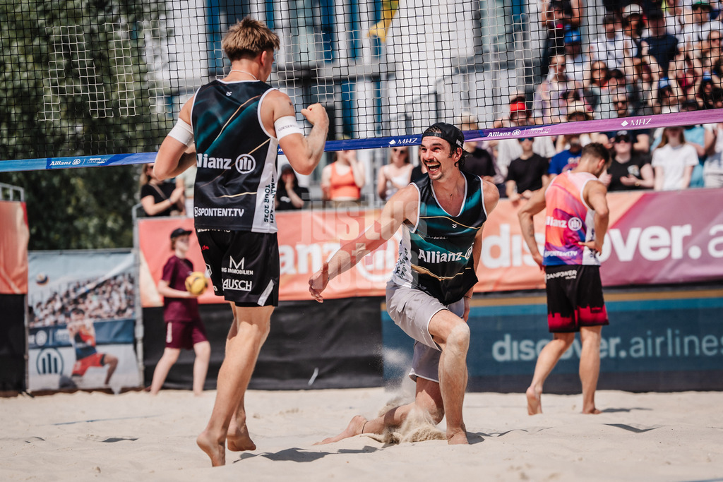 Beachvolleyball | Männer | Allianz German Beach Tour 2025 | Tourstop Bremen | 14.06.2025 | v.l. Luis Kubo und Jannik Kühlborn jubeln nach dem Sieg