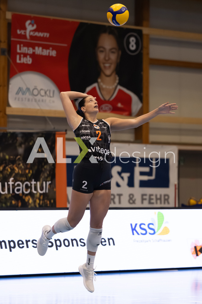 Volleyball I Frauen I Saison 2025-2026 I Volleyball NLA | Women I Round 16 I VC Kanti Schaffhausen - Viteos NUC I 31.01.2026 | 2 Hayward Natalie (US) (Viteos NUC) – Zuspiel - Realisiert mit Pictrs.com