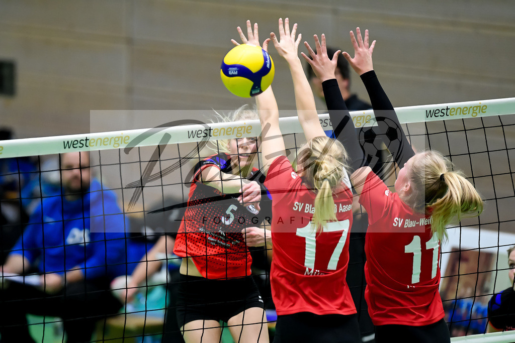 VCOBWA20211106_129 | Volleyball, Frauen:   bei dem Spiel der 3. Liga West zwischen VC Osnabrueck und SV BW Aasee in der Schlosswallhalle am 06.11.2021 in Osnabrueck, Deutschland. - Realisiert mit Pictrs.com
