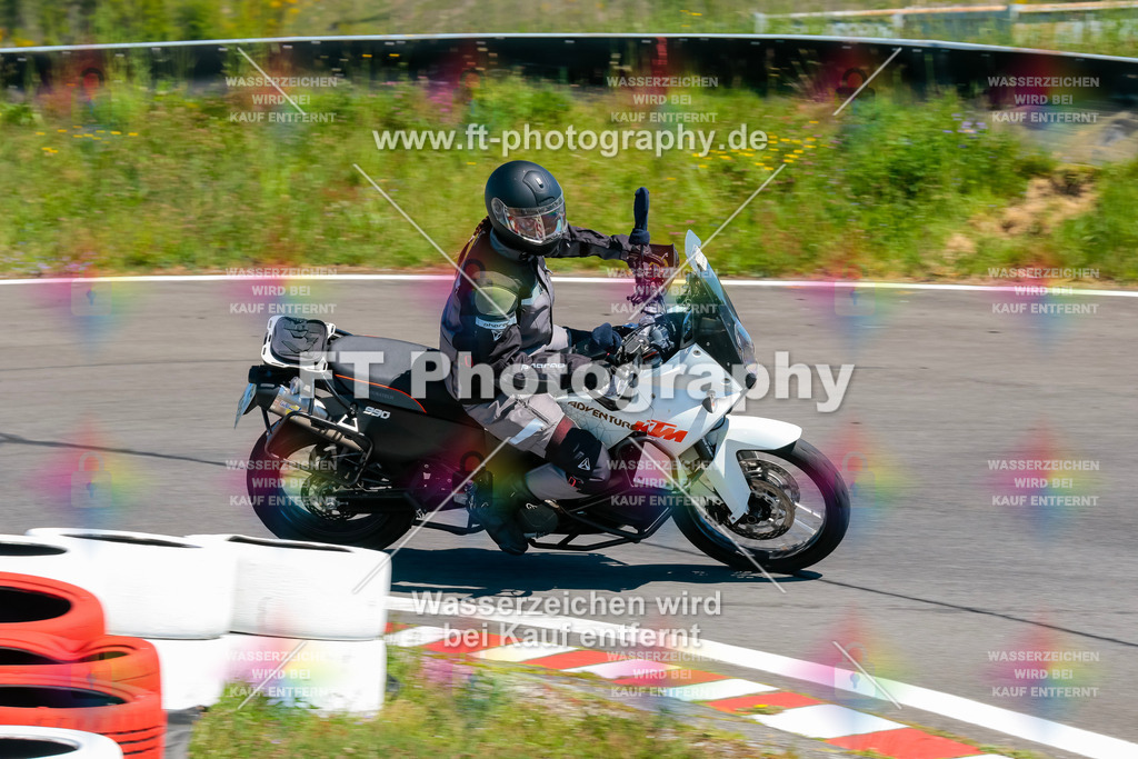 Moto-TeamOBK-22341 | Hier findet Ihr Bilder von Touristenfahrten auf der Nürburgring Nordschleife oder von anderen Veranstaltungen die ich besucht habe. Viel Spass beim Durch Schauen 