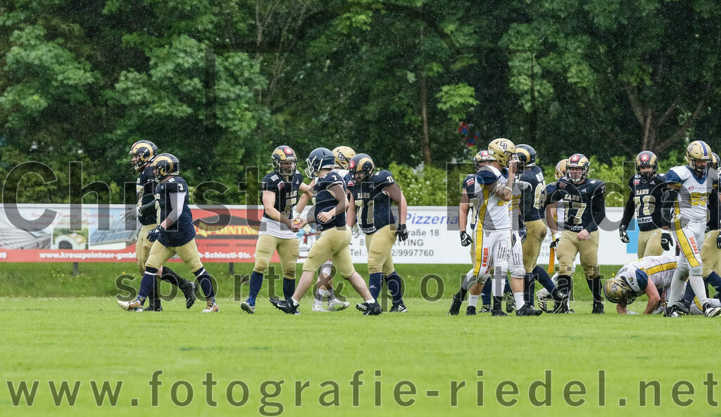 2022-05-29_025_Erding_Bulls_gegen_Nuernberg_Rams | Erding, Deutschland, 29.05.2022:
Fußball, Regionalliga 2022, 5. Spieltag, Erding Bulls gegen Nürnberg Rams, Endergebnis: 10:16

Foto: Christian Riedel / fotografie-riedel.net