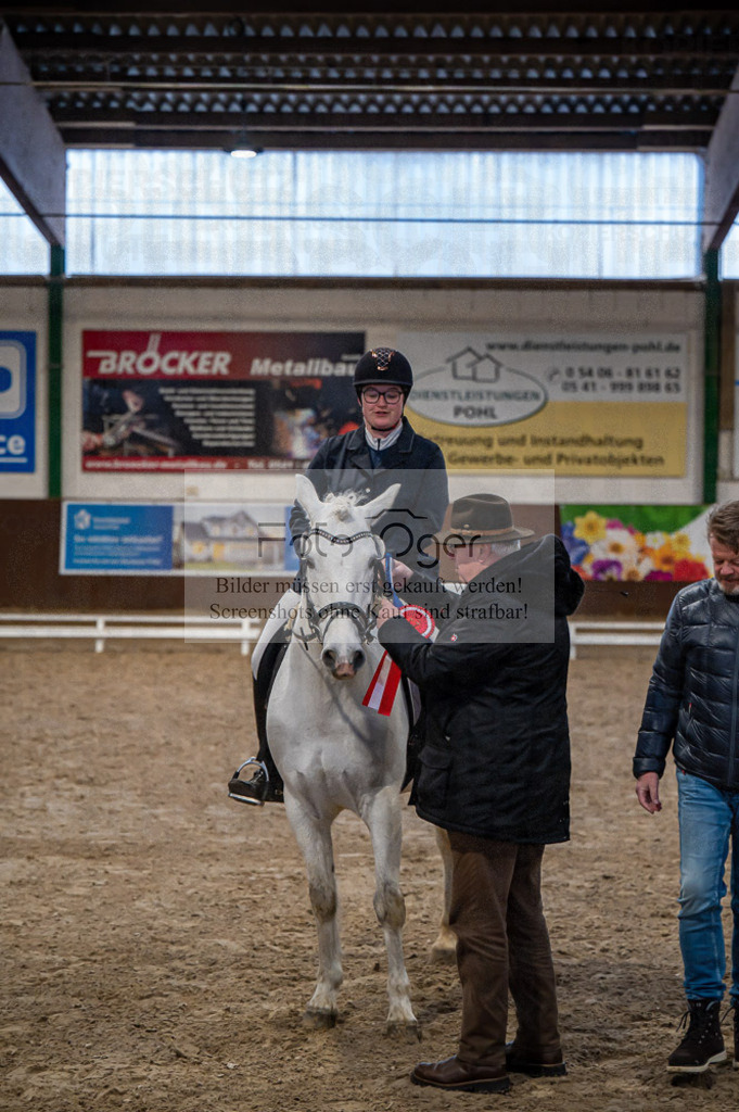 Hallenreittunier Voxtrup 2023 | Entdecke hochwertige Reitturnierfotos von Foto Oger. Professionell, emotional und authentisch – jetzt Lieblingsmomente im Shop bestellen.Deutschlandweite Turnierfotografie. - Realisiert mit Pictrs.com