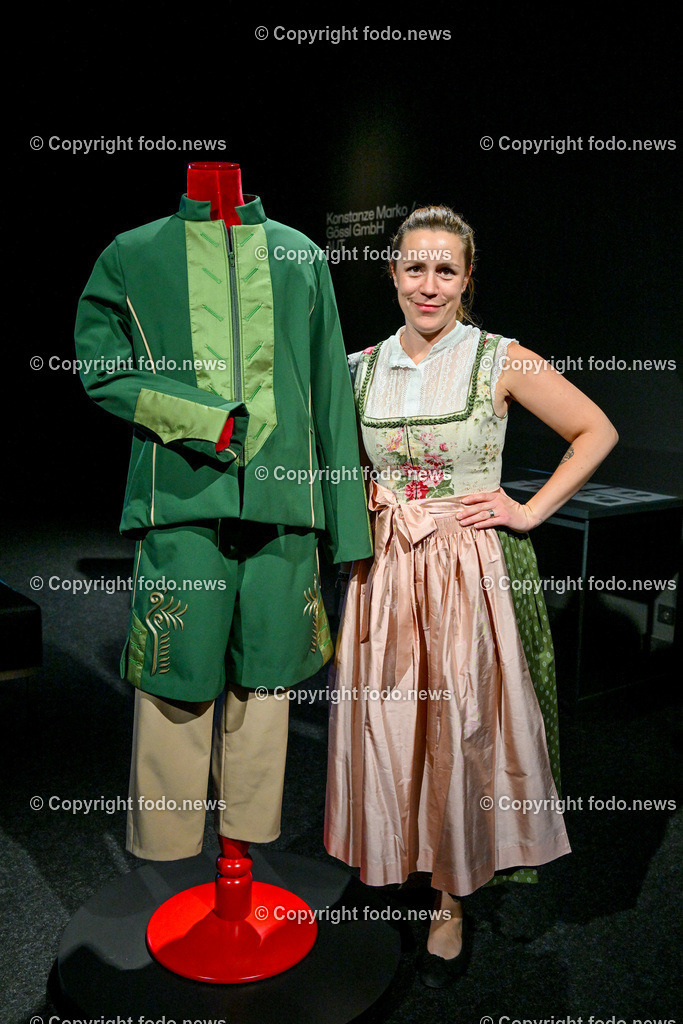 Schloss Linz_ Praesentation Oberoesterreicher Anzug_ 03.10.2023_-20 | 03.10.2023, Schlossmuseum Linz, AUT,  Praesentation Oberoesterreicher Anzug, im Bild Sandra Biebl (Presse OOE Landeskultur GmbH)