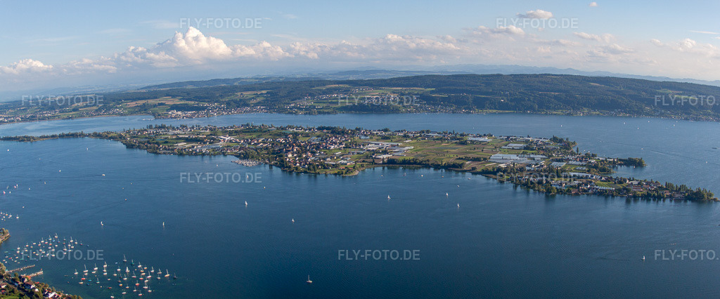 Luftbild: Panorama der See- Insel Reichenau auf dem Bodensee im Ortsteil Reichenau im Ortsteil Mittelzell in Reichenau im Bundesland Baden-Württemberg in Deutschland. Foto: IMG_71592-Bearbeitet.jpg vom 30.08.2014 durch Werner Riehm/FLY-FOTO.deAuflösung des Originals: 7230 x 3007 px