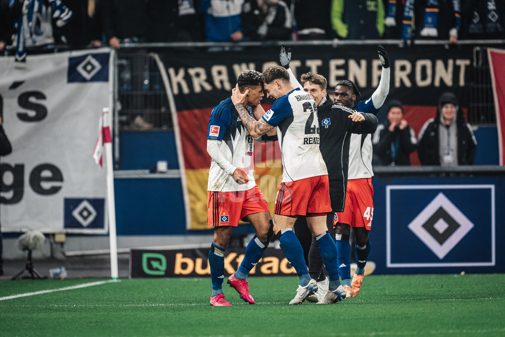 Fußball | Männer | Saison 2025/2026 | 1. Fußball-Bundesliga | 10. Spieltag | Hamburger SV vs. Borussia Dortmund | 08.11.2025 | v.l. Torjubel Ransford-Yeboah Königsdörffer (#11, HSV) und Nicolai Remberg (#21, HSV)