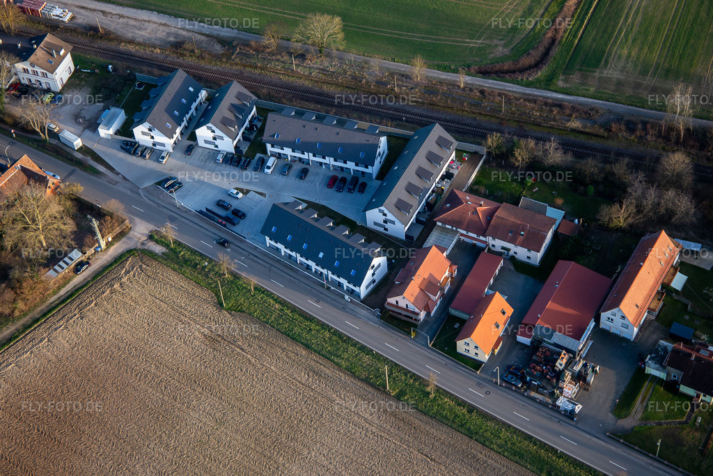 Luftbild: Neue Reihenhaussiedlung am Schaidter Bahnhof in Steinfeld im Bundesland Rheinland-Pfalz in Deutschland. Foto: IMG_136066.jpg vom 21.02.2023 durch Werner Riehm/FLY-FOTO.de