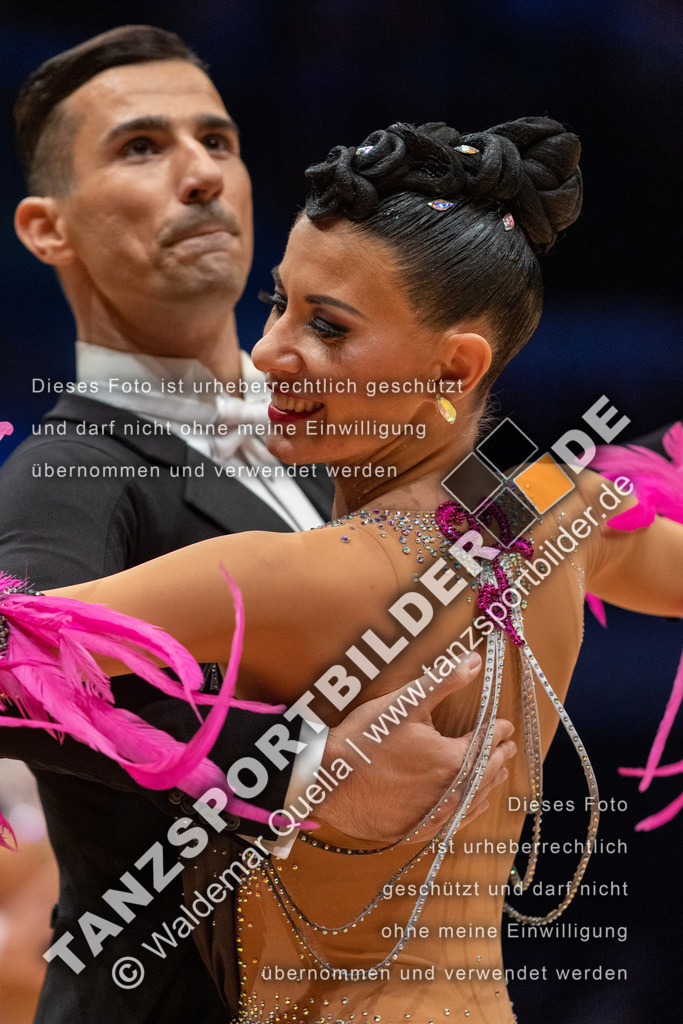 20221112-05960 | Hier finden Sie Tanz Bilder vom Latein und Standard Formationen tanzen. Sportbilder vom Tanzsport. Schöne Fotos und von Weltmeisterschaft, Europameisterschaft, Bundesliga, Regionalliga, Oberliga und Landesliga sowie von GOC Stuttgart, DanceComp, WM Bremen