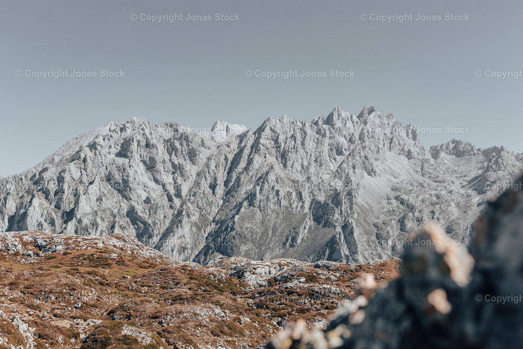 Picos de Europa | Parts of the Picos de Europa from a different peak.  - Realisiert mit Pictrs.com
