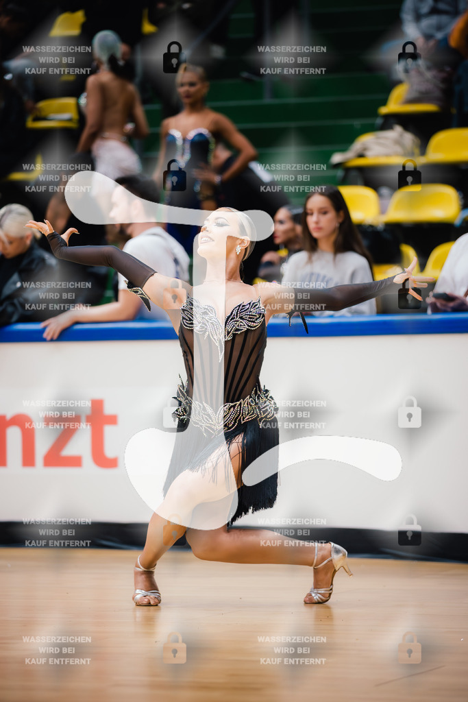 Hessen Tanzt WDSF International Open Latin 11th (43) Justin Lauer _ Rita Schumichin (TSC Saltatio Neustadt im TV 1860 Mußbach)-2025-05-18-3669 | Webshop for digital downloads and prints of dance sport, event & show photographer Julian Link - Realisiert mit Pictrs.com