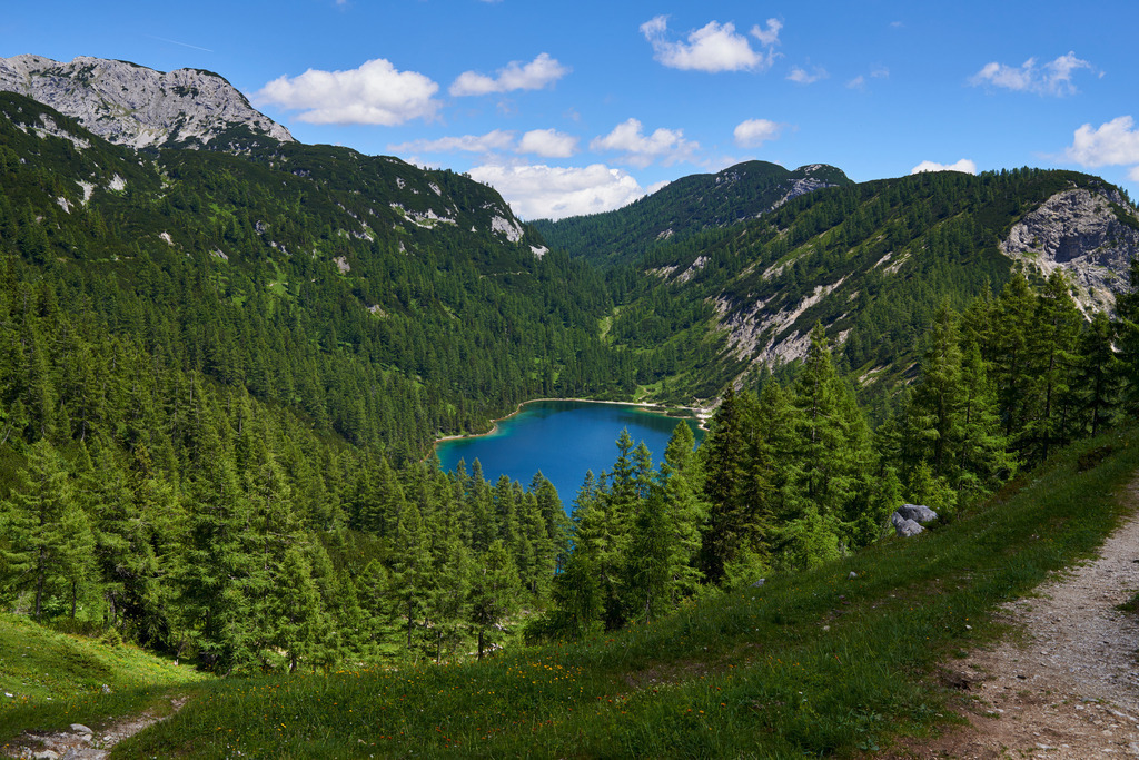 Blick von oben auf den Steirersee | Bad Mitterndorf, Austria - June 26, 2017: Blick von oben auf den Steirersee. - Realisiert mit Pictrs.com