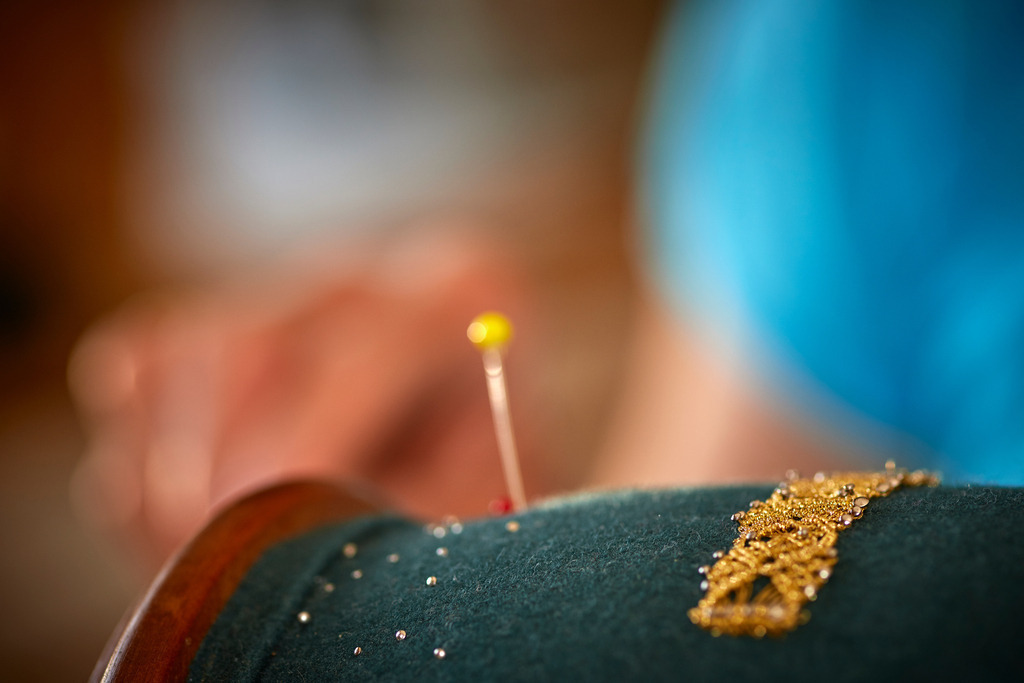 Erzeugung von Schmuckbaender aus Goldfaeden | Andelsbuch, Austria - May 27, 2016: Steurer Katharina; Erzeugung von Schmuckbaender aus Goldfaeden-Keadara. - Realisiert mit Pictrs.com